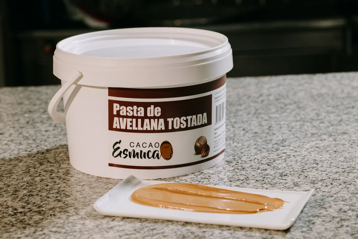 Pasta de Avellana Tostada 100 % Esmuca · cubo de 4 kg · 4 unidades