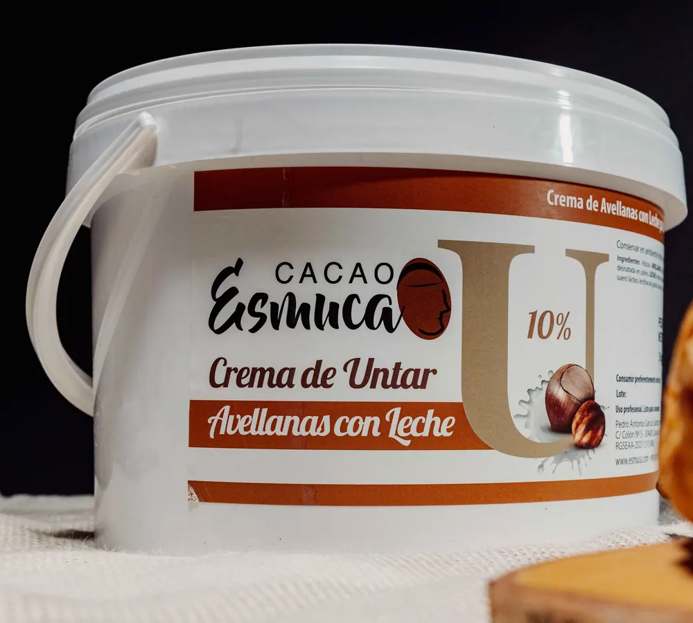 Crema de Avellanas con Leche 10 % Esmuca Suave · cubo de 5 kg · 5 unidades