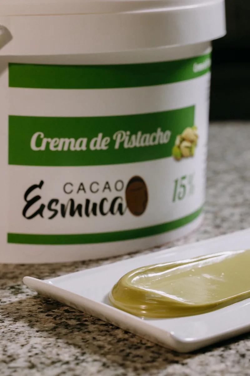 Crema de Pistacho con Leche 15 % Esmuca · cubo de 5 kg · 5 unidades